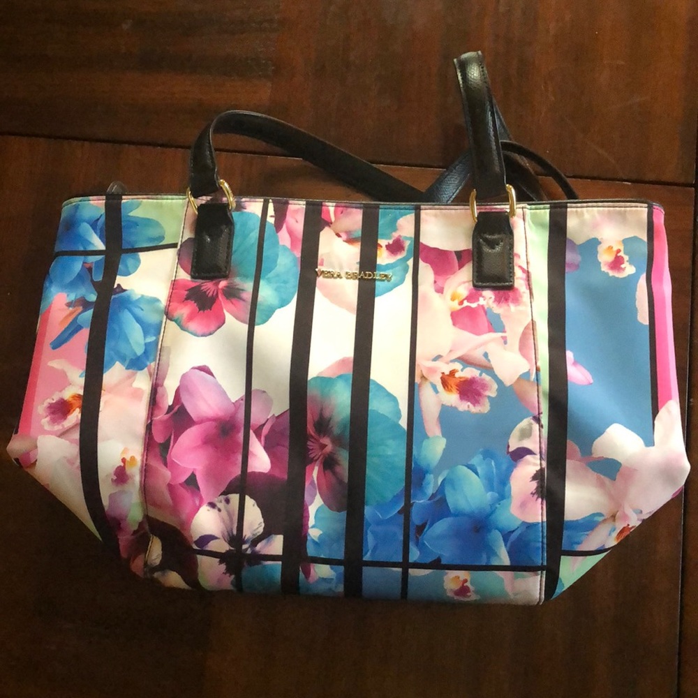 Vera Bradley flowered shoulder bag.